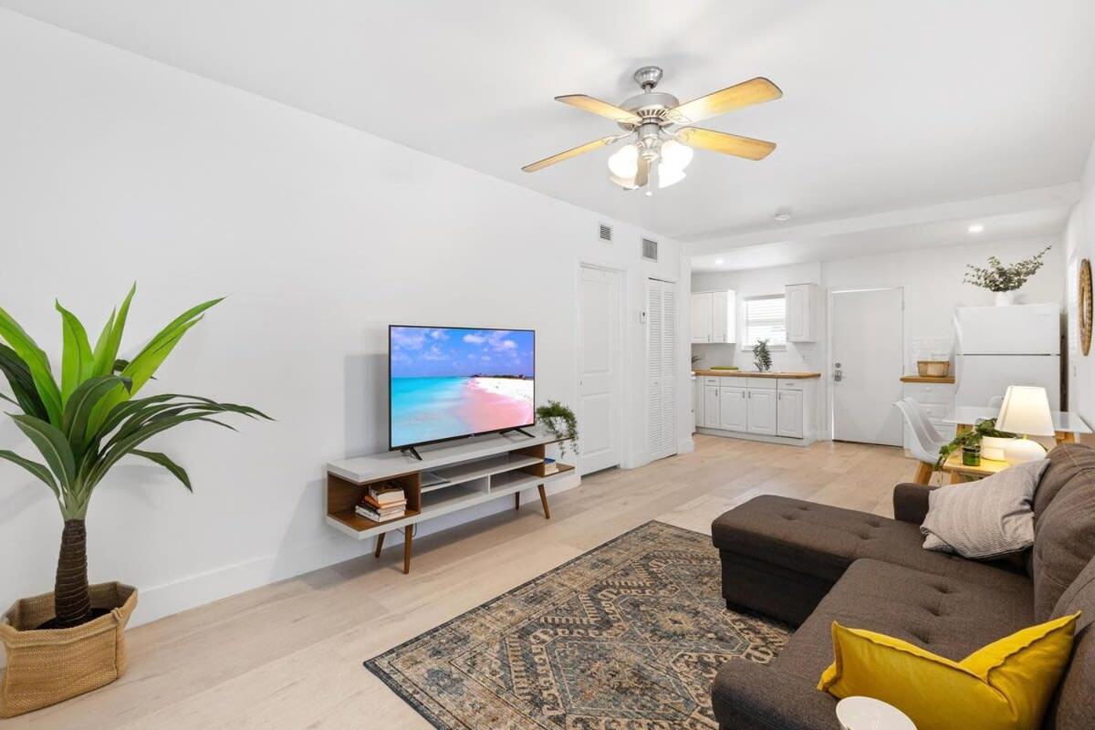 Dreamy 1-Bedroom Apt Walking Distance To Las Olas フォート・ローダーデール エクステリア 写真